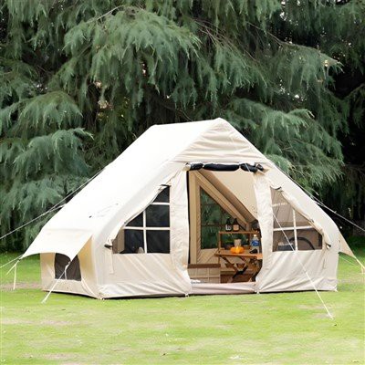 4 Vyras susprogdino palapines